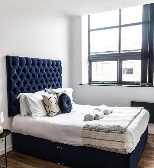 آپارتمان 2 خوابه, Spire Accommodations Ltd