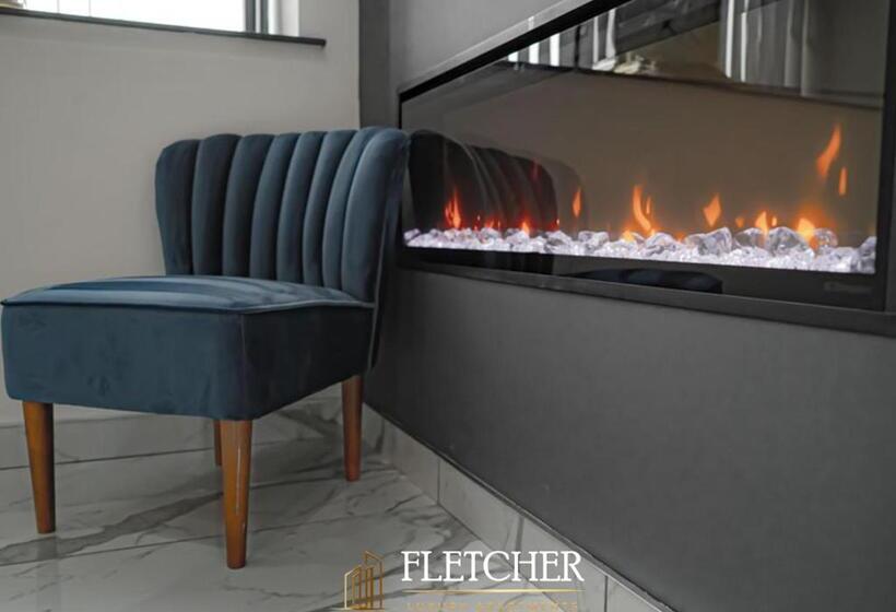 استودیوی استاندارد, Fletcher Apartments Ltd