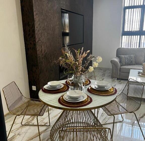 آپارتمان 2 خوابه, Spire Accommodations Ltd