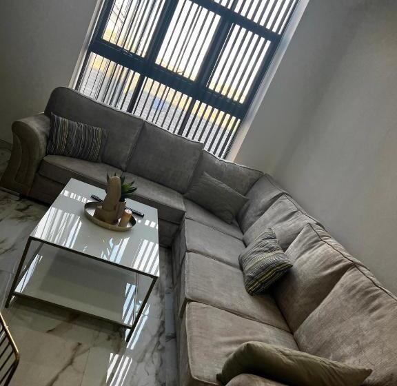 آپارتمان 2 خوابه, Spire Accommodations Ltd