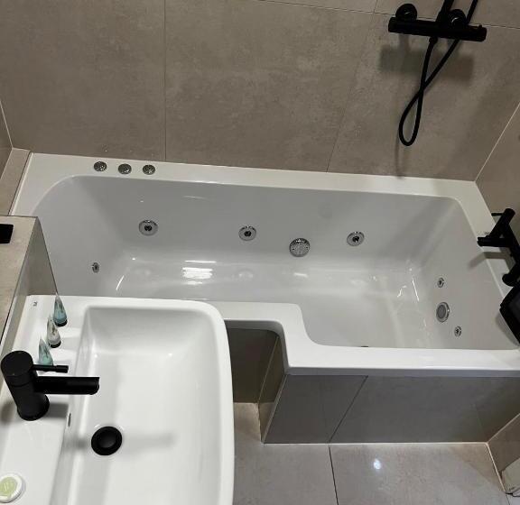 آپارتمان لوکس 1 خوابه, Spire Accommodations Ltd
