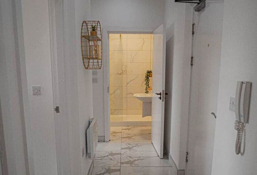 آپارتمان اجرایی 1 خوابه, Spire Accommodations Ltd