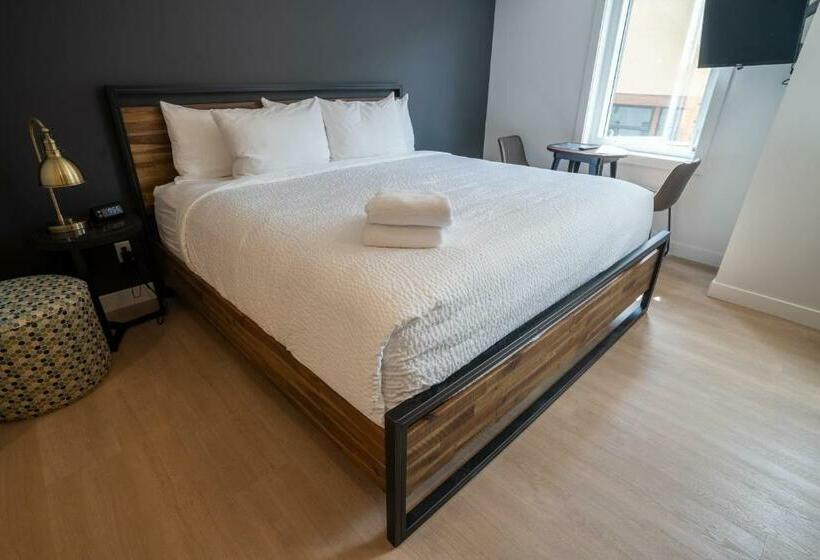 استودیوی استاندارد, Basecamp Suites Canmore