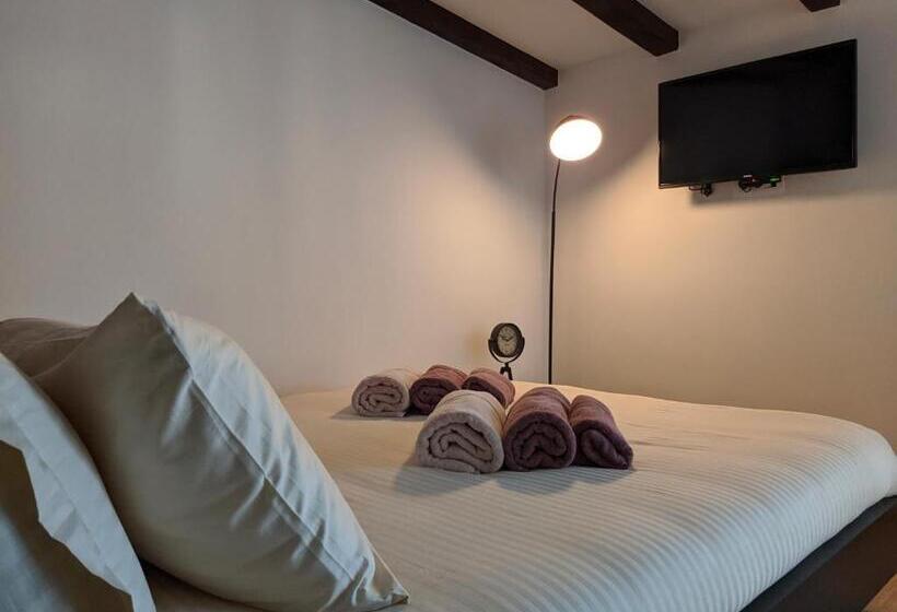 اتاق استاندارد با بالکن, L Hotelpz