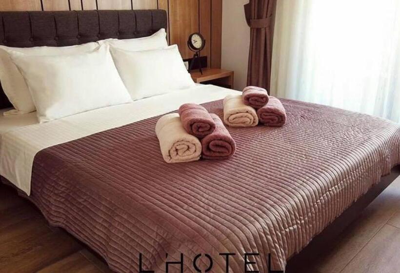 اتاق استاندارد با بالکن, L Hotelpz