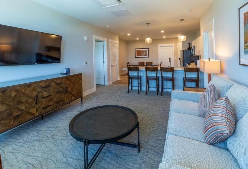 سوئیت با تخت بزرگ, Lakeside Lodge Clemson