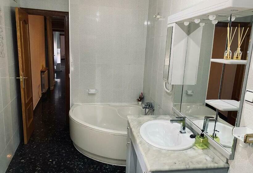 اتاق لوکس سه تخته, Habitaciones Dakar