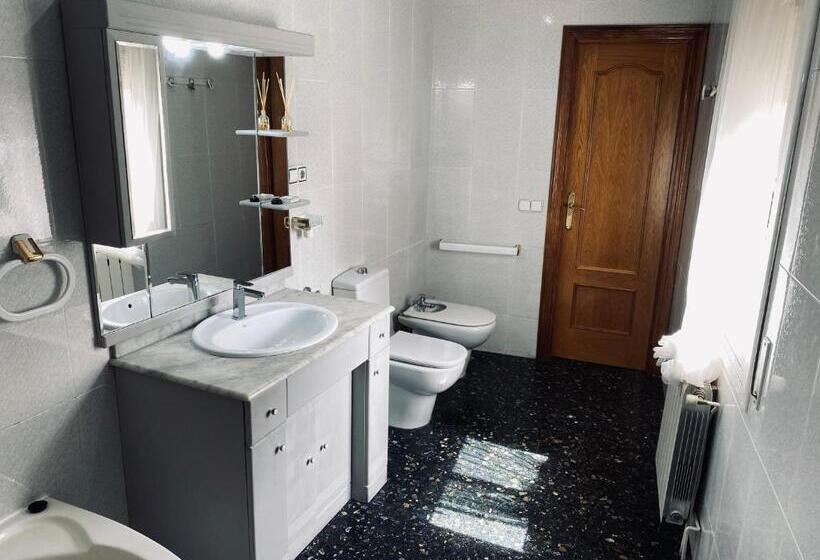 اتاق لوکس سه تخته, Habitaciones Dakar
