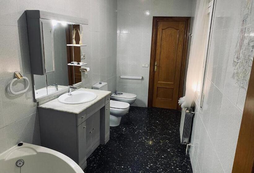 اتاق لوکس سه تخته, Habitaciones Dakar