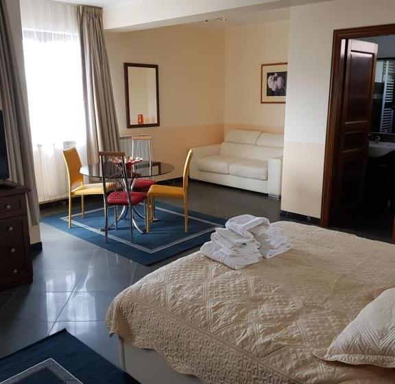 اتاق استاندارد سه نفره, Liberty Rooms