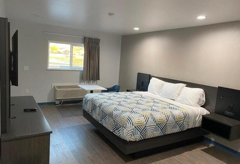 اتاق استاندارد با تخت بزرگ برای معلولان, Motel 6 Bullhead City, Az  Laughlin