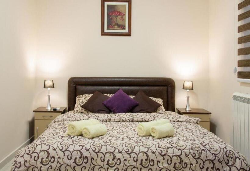 استودیوی لوکس, Guest House Centar Lux
