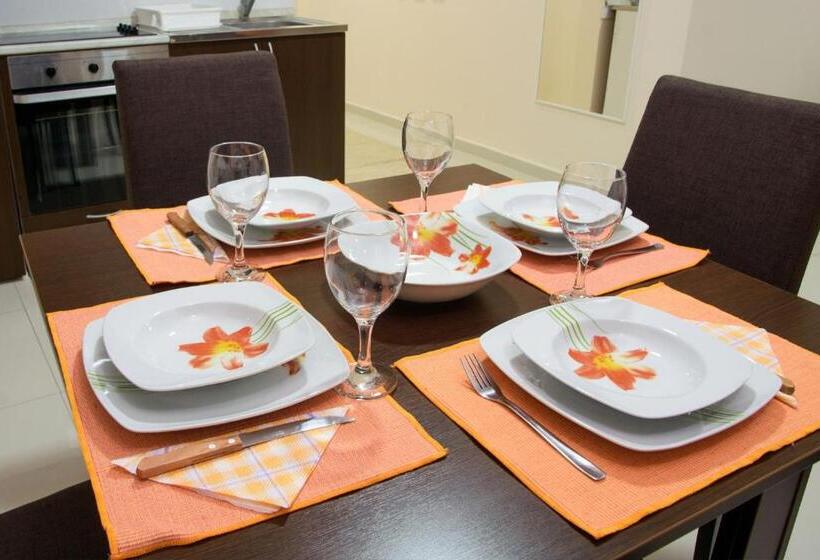 استودیوی لوکس, Guest House Centar Lux