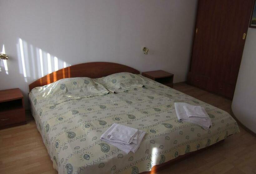 سوییت, Guest House Karov   2 Stars