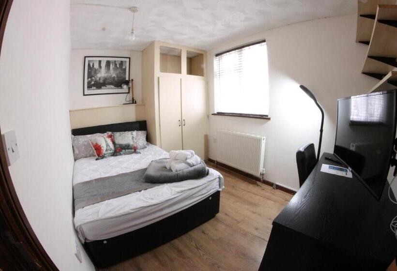اتاق استاندارد, College Street Abode