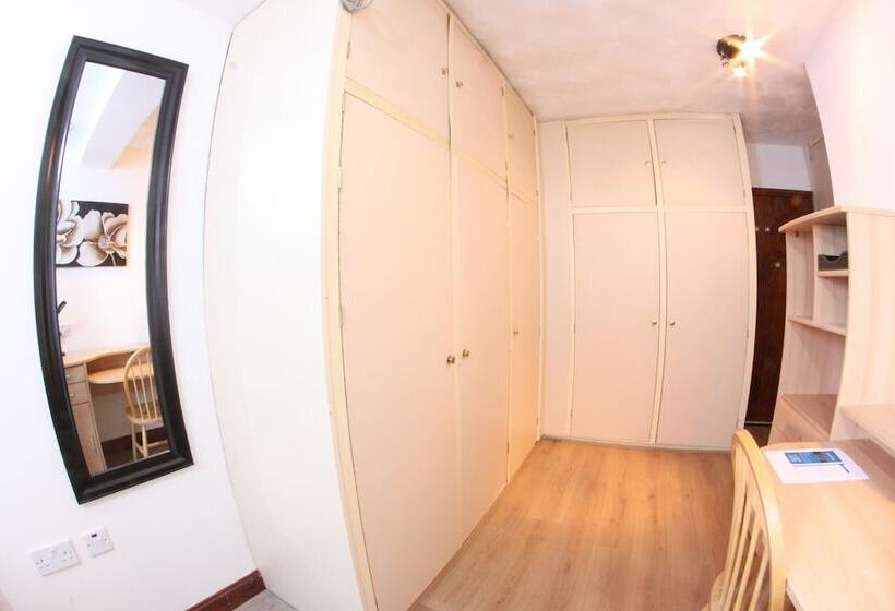 اتاق لوکس, College Street Abode