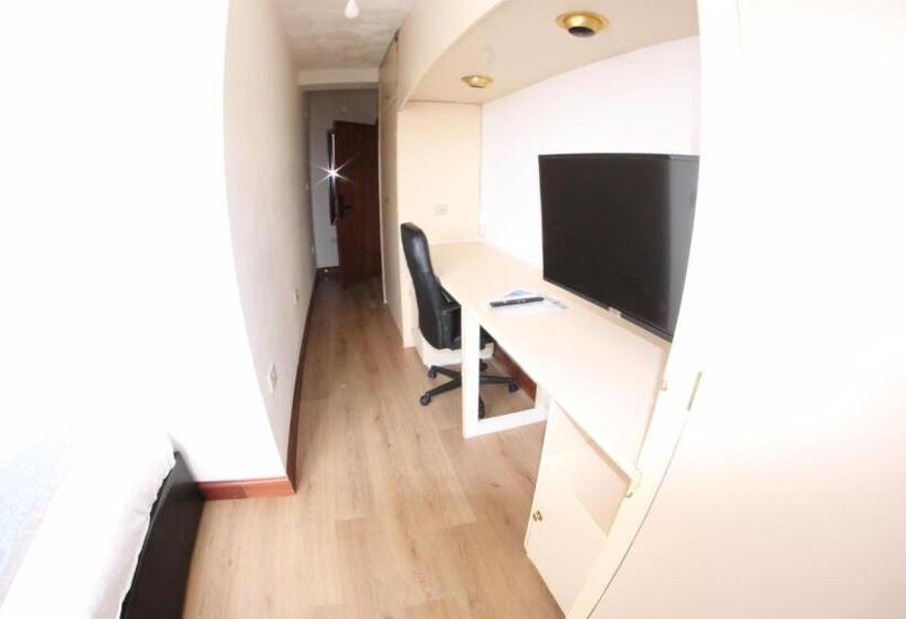 اتاق لوکس, College Street Abode