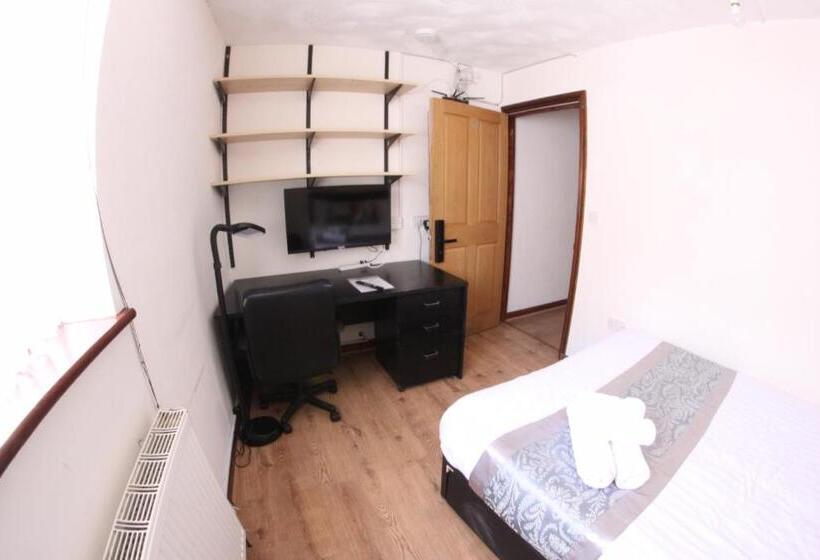 اتاق استاندارد, College Street Abode