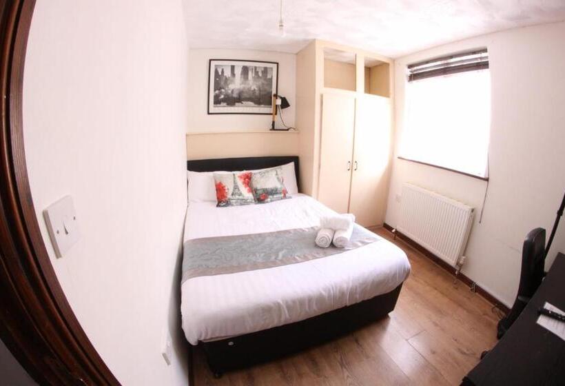 اتاق استاندارد, College Street Abode