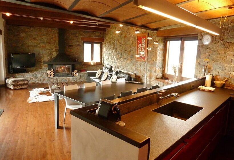 خانه 3 خوابه, Casa Campelles I