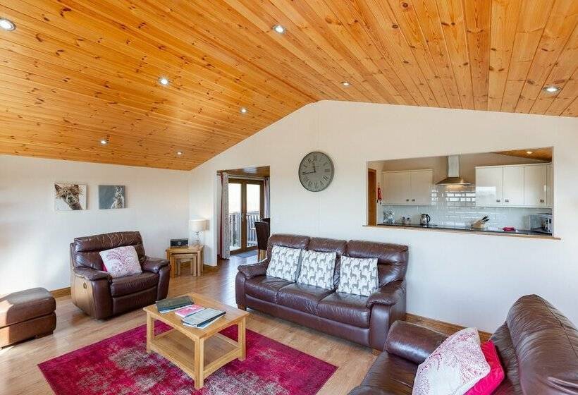 کابین, Woodpecker Lodge With Hot Tub Near Cupar, Fife