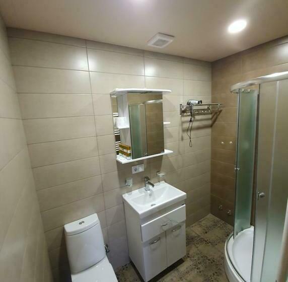 اتاق سوپریور سه تخته, 5 Rooms Near 300 Aragveli Metro Station