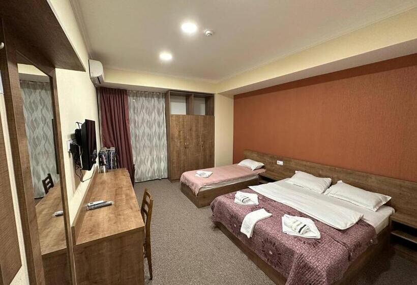 اتاق سوپریور سه تخته, 5 Rooms Near 300 Aragveli Metro Station