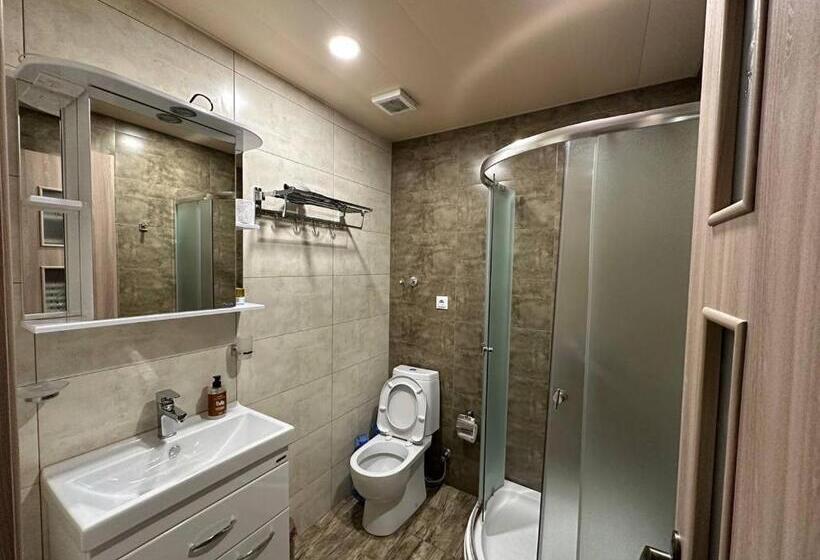اتاق استاندارد, 5 Rooms Near 300 Aragveli Metro Station