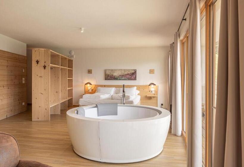 سوئیت جونیور با تراس, Giallo Dolomiti Wellness