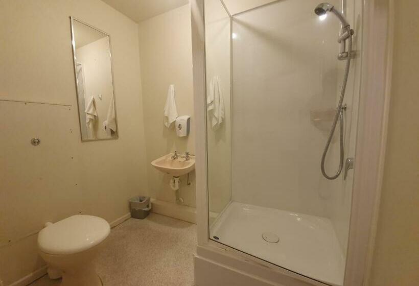 Economy Quadruple Room, Stay In Tekapo Backpackers