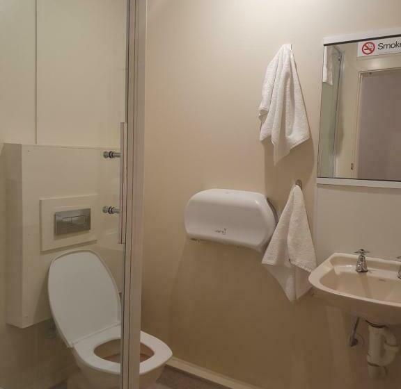 Economy Quadruple Room, Stay In Tekapo Backpackers