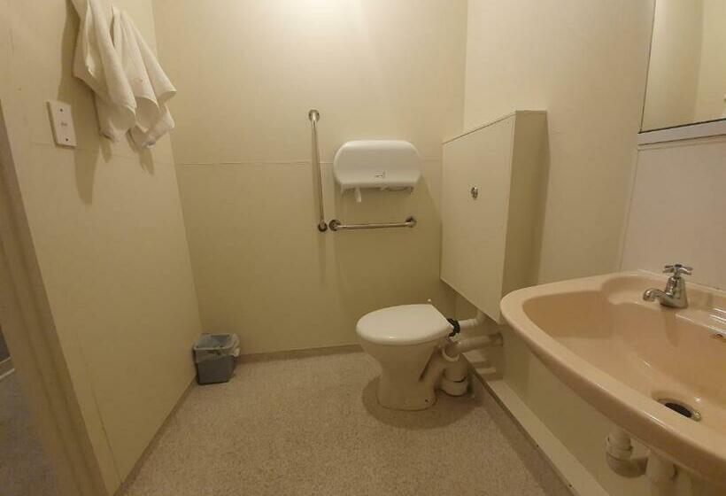 Economy Quadruple Room, Stay In Tekapo Backpackers