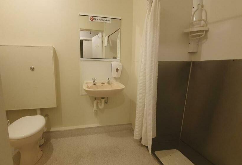 Economy Quadruple Room, Stay In Tekapo Backpackers