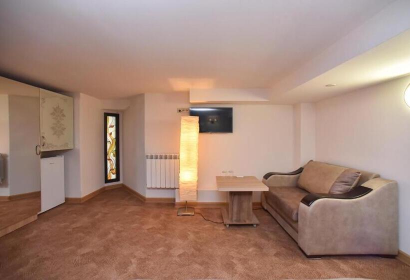 اتاق راحتی سه تخته, Good Hotel Yerevan