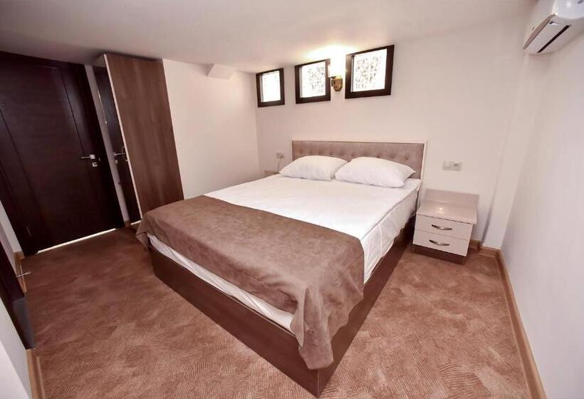 اتاق راحتی سه تخته, Good Hotel Yerevan