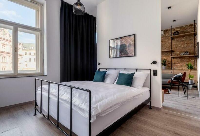 带1个卧室的带阳台的公寓, Apartmánový Dům U Tomana