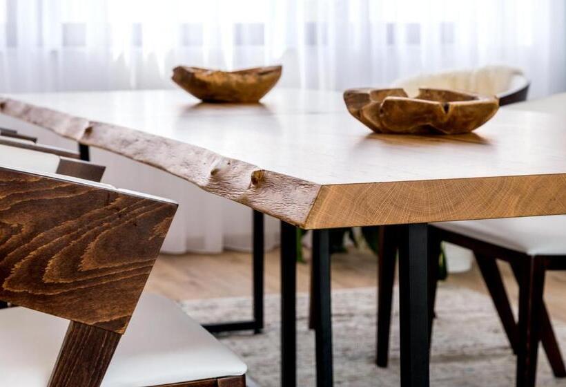 套房, Apartmánový Dům U Tomana