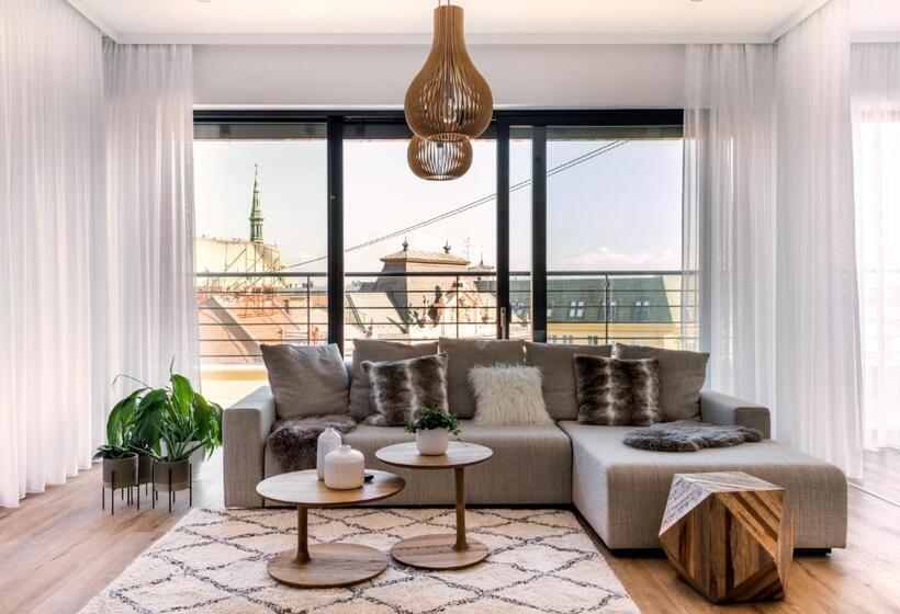 套房, Apartmánový Dům U Tomana