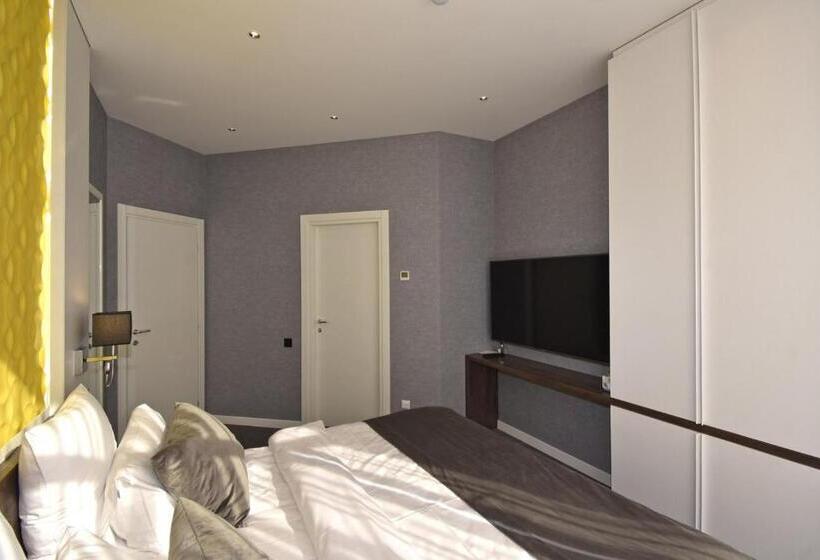 اتاق پریمیوم چهارنفره, Avenue Apart