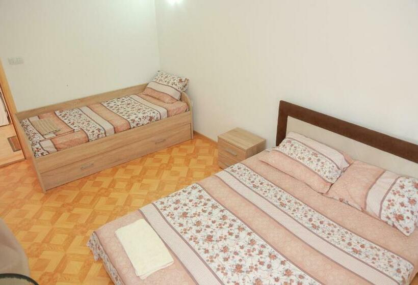 اتاق لوکس سه تخته, Vila Viktori