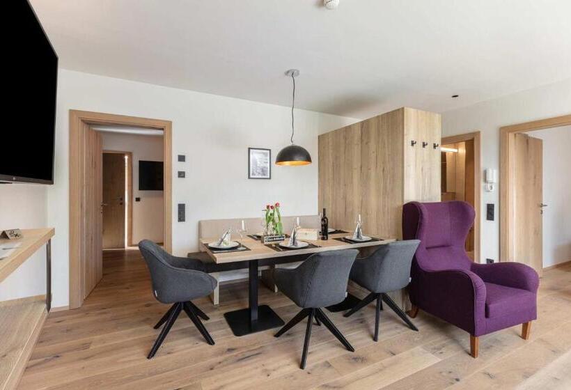 2 Bedroom Apartment with Pool, Emma Deluxe Aparthotel Direkt Beim Skibus