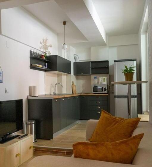 تختخواب در اتاق مشترک, Hostel Denica