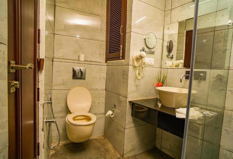 اتاق لوکس, Merak Resort  Bhimtal