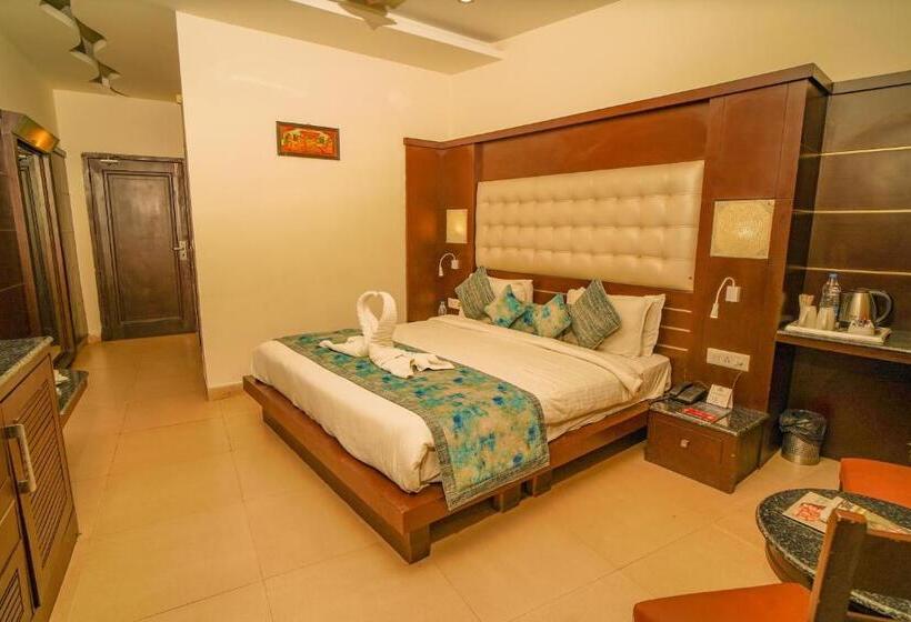 اتاق لوکس, Merak Resort  Bhimtal