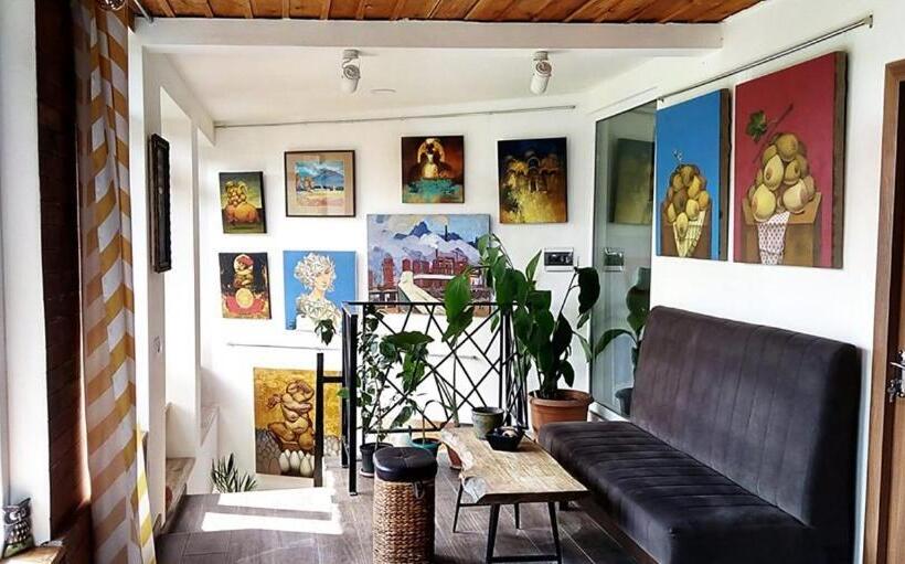 اتاق اکونومی, Gallery Guesthouse
