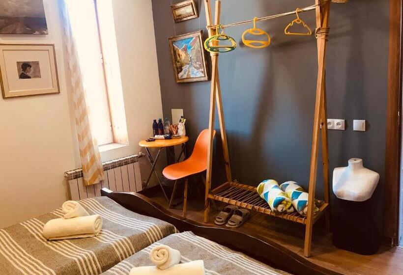 اتاق اکونومی, Gallery Guesthouse