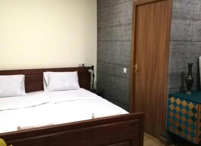 اتاق خانوادگی, Gallery Guesthouse