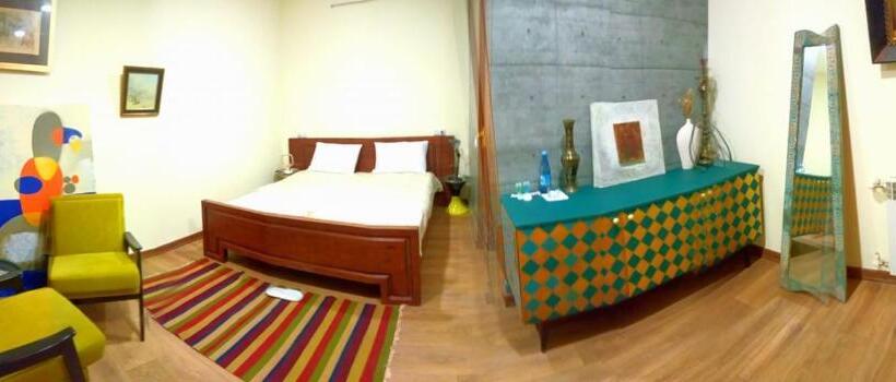 اتاق خانوادگی, Gallery Guesthouse