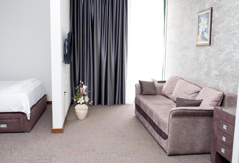 سوئیت با بالکن, Ipn Apartments