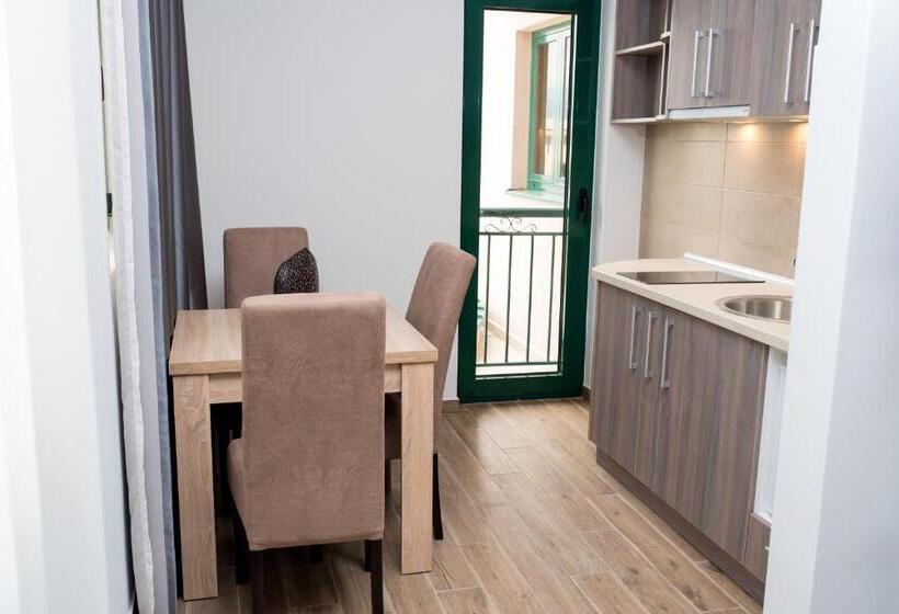 سوئیت با بالکن, Ipn Apartments